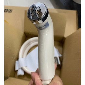 Ảnh chụp Vòi xịt toilet INAX CFV-102A bằng nhựa PVC màu kem