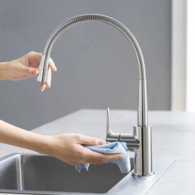 Ảnh thực tế Vòi nước rửa bát INAX SFV-303S nóng lạnh thân mềm