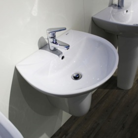 Ảnh thật Chậu Rửa Lavabo Inax L-285V Treo Tường Kèm Chân Chậu Ngắn L-288VC