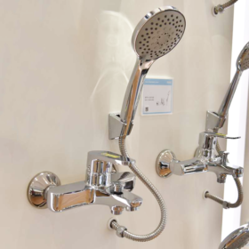 Ảnh thực tế Vòi sen tắm nóng lạnh INAX BFV-113S tay sen massage (BFV-113S)