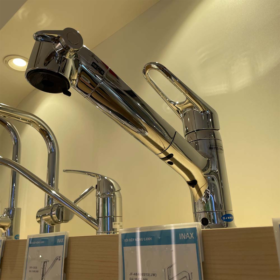 Ảnh thực tế Vòi rửa chén INAX nóng lạnh JF-AB466SYX(JW) dây rút lõi lọc